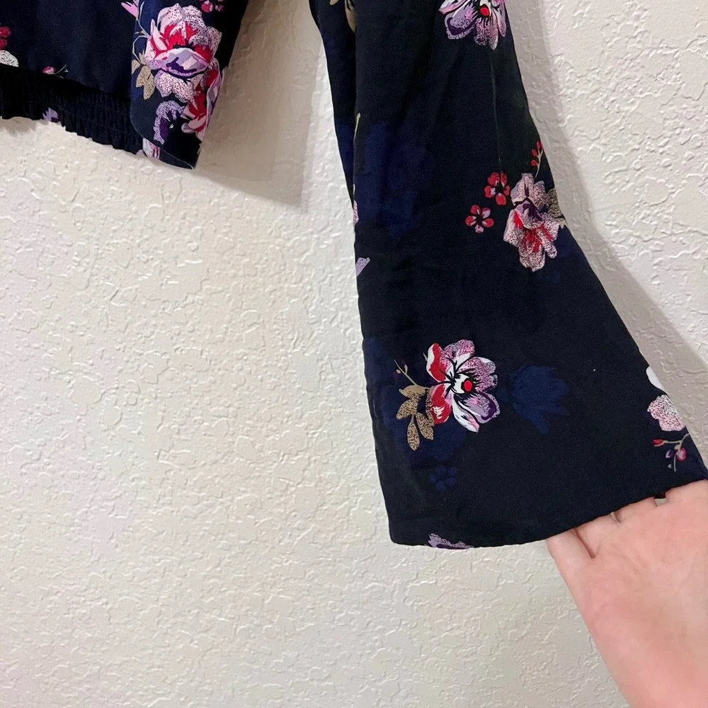 Wild Fable Womens Black Floral Print Cropped Long Flared Sleeve V Neck Top XXL - Picture 4 of 8